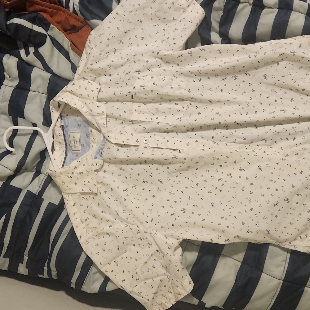 7DIAMONDS Meduim collared white shirt